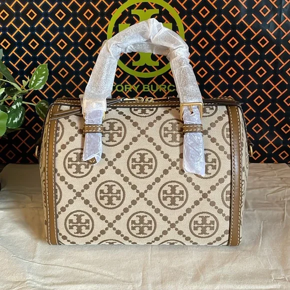 New,✨ T monogram jacquard duffle bag - Picture 4 of 16